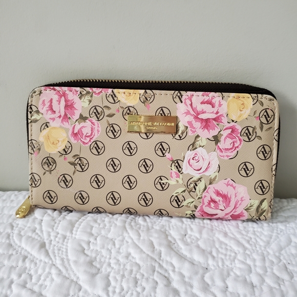 Adrienne Vittadini Handbags - ADRIENNE VITTADINI Womens Beautiful Flowery Wallet